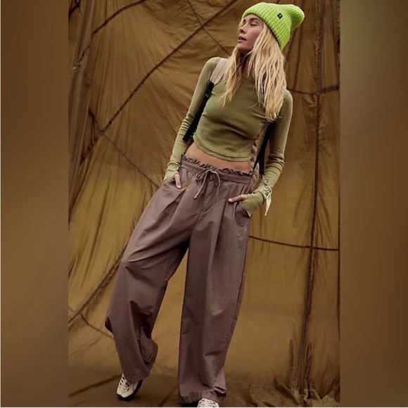 Free People Pants - NWT Free People Movement Straight Up Pants in Hickory Size S